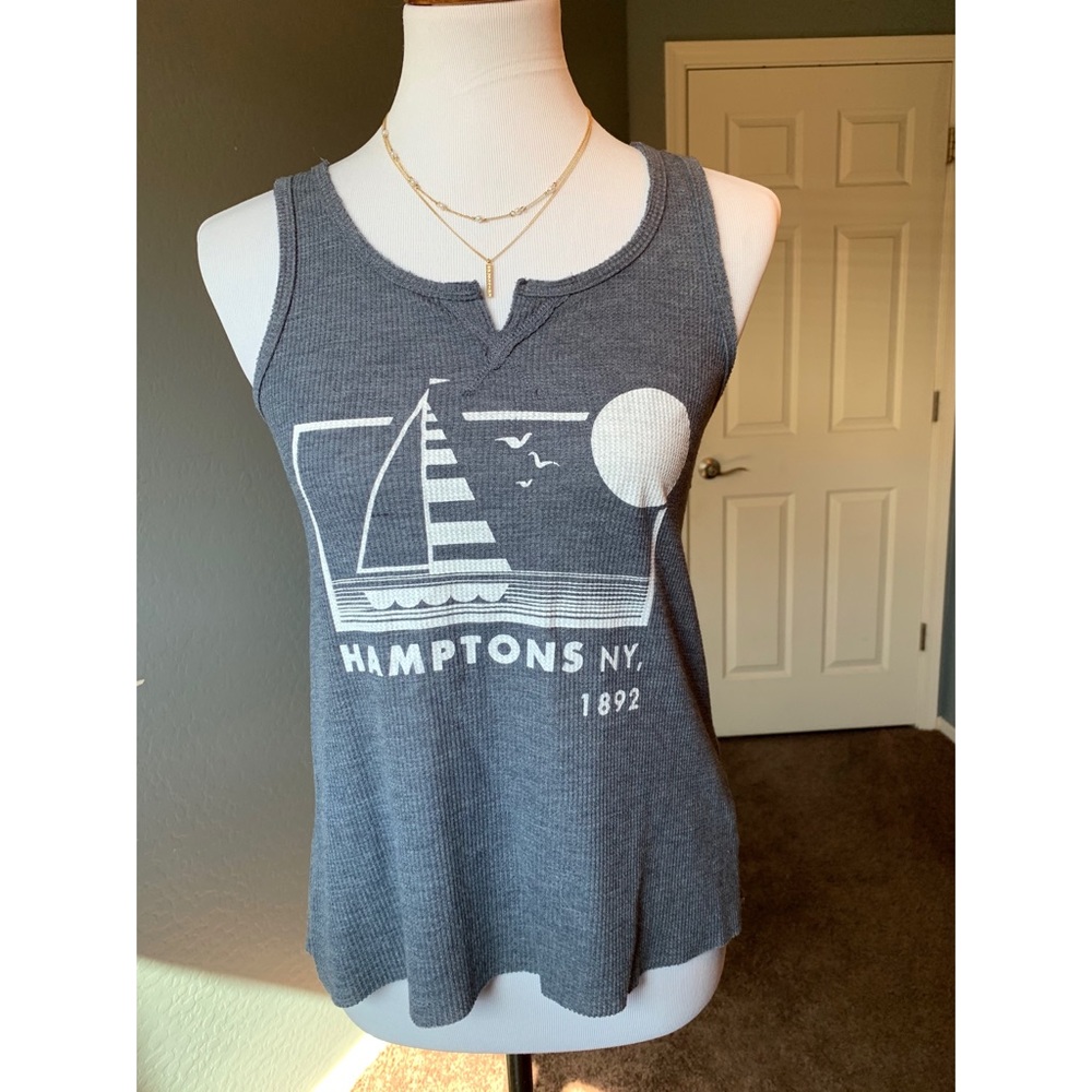 🌺Hollister Tank with Back Cutout EUC🌺